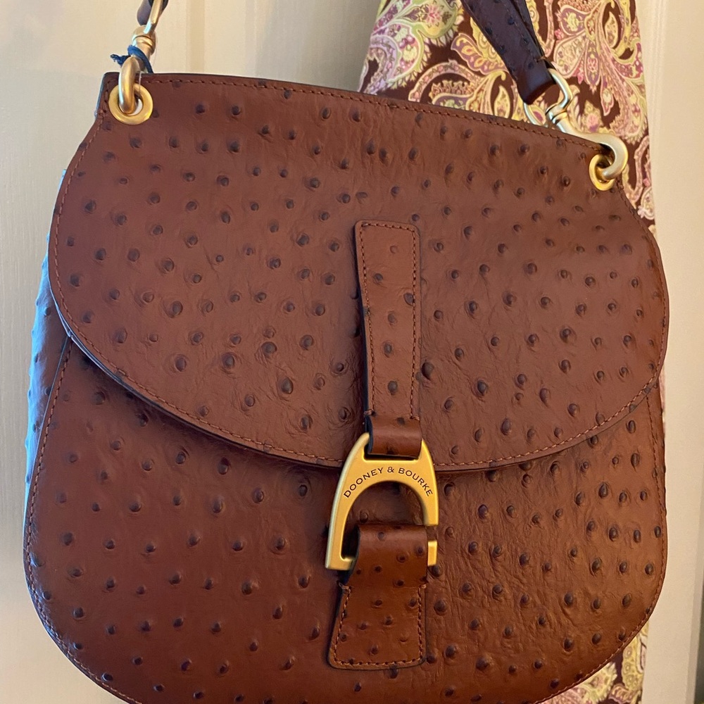 Dooney and Bourke pocket book. Includes dust cover.